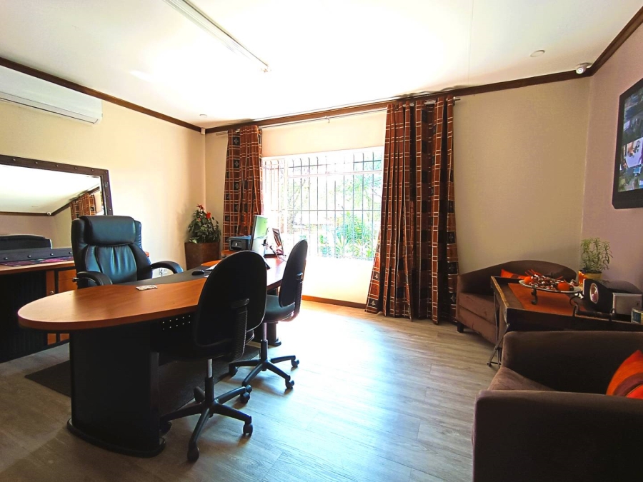 5 Bedroom Property for Sale in Langenhovenpark Free State
